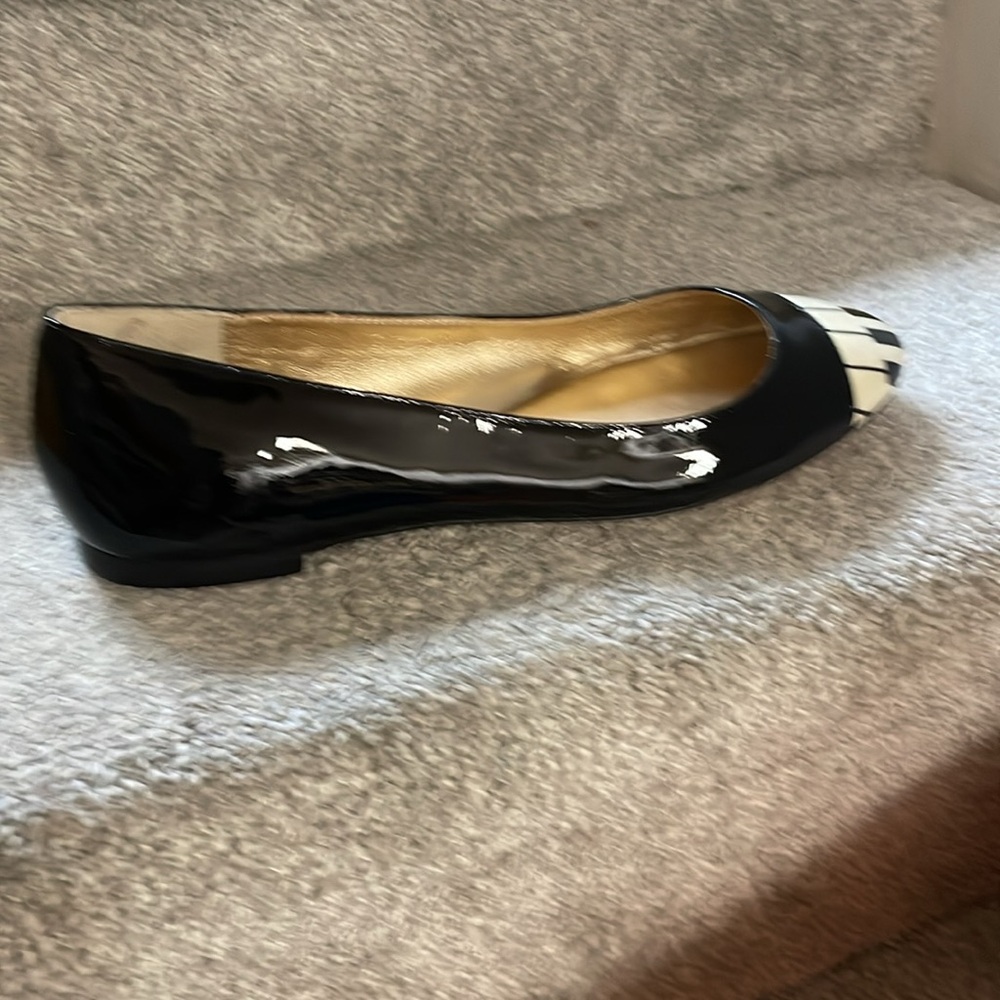Kate Spade Black and Cream Flats with Piano Key Design - Picture 5 of 7